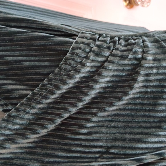 Green Velvet dress - Picture 2 of 5